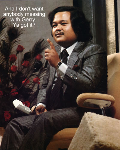 maharaji_suit_pointing_finger_gerry.jpg 42.4K